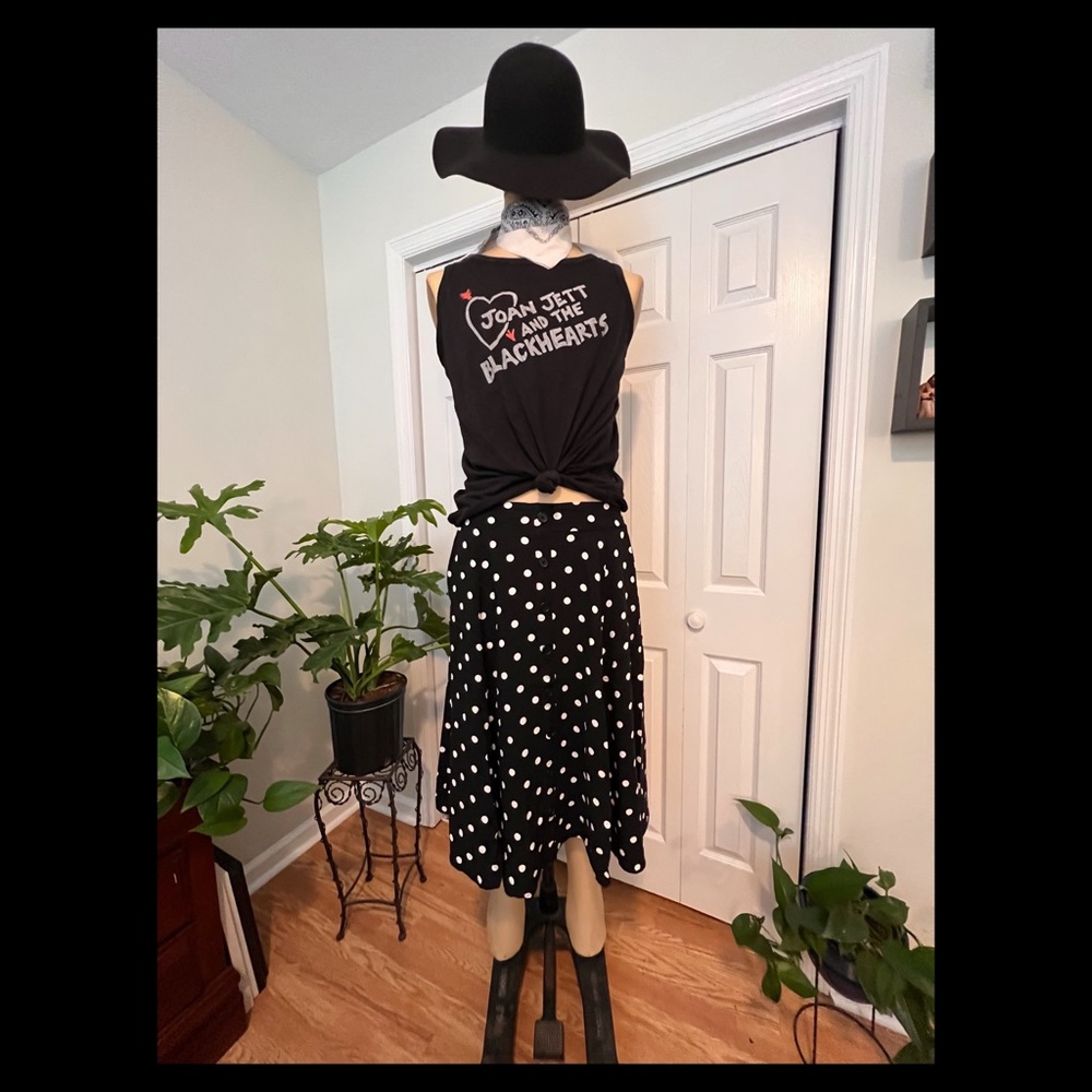 TORRID BLACK & WHITE POLKA DOT CHALLIS BUTTON MIDI SKIRT SIZE 00